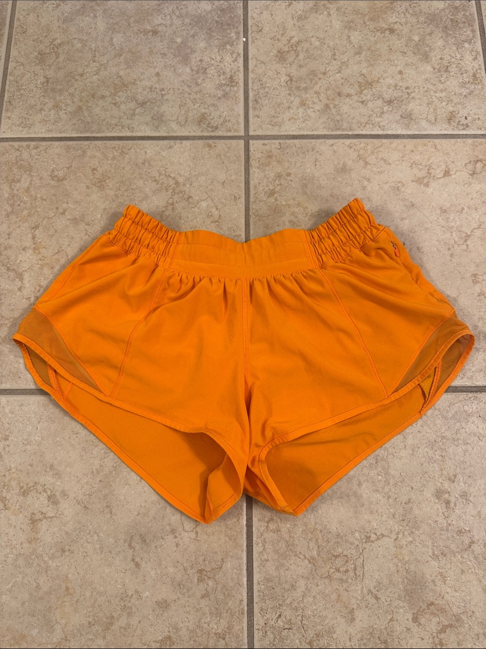 Lululemon Hotty Hot low rise 2.5” lined shorts